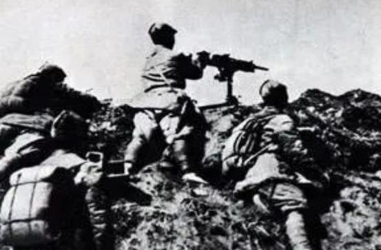 1940年，正在指挥战斗的周希汉，突然看到山下跑上来两个人，可当他看清来人之后，