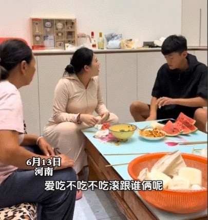 6月13日，河南，儿媳当着公婆面和丈夫吵架，丈夫拿酒瓶砸妻子头部，酒瓶瞬间碎成渣