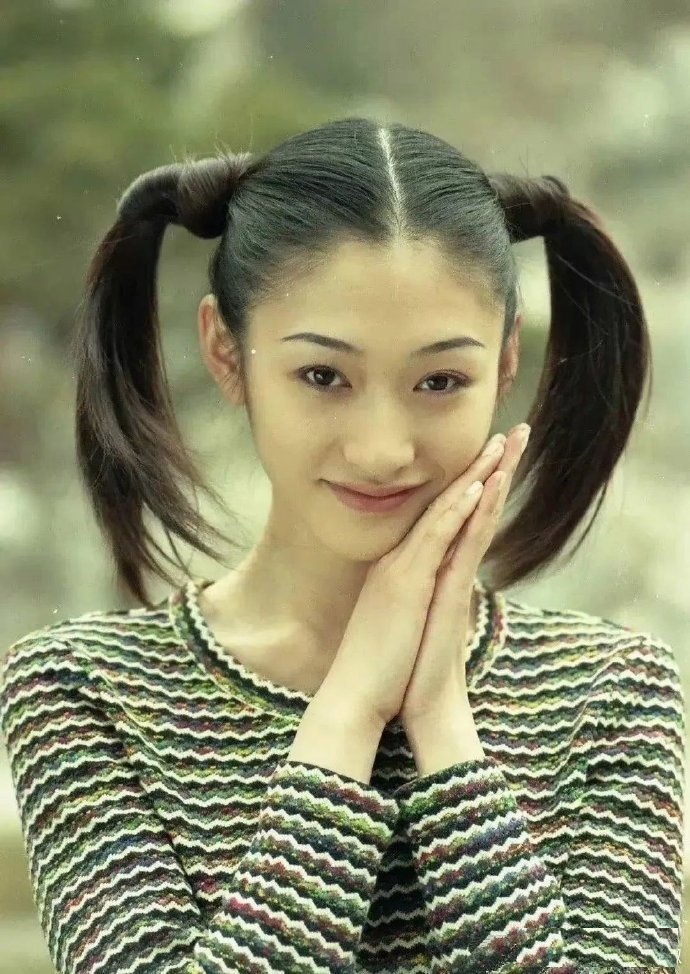 李小冉年轻时颜值好顶，标准的的东方美女！