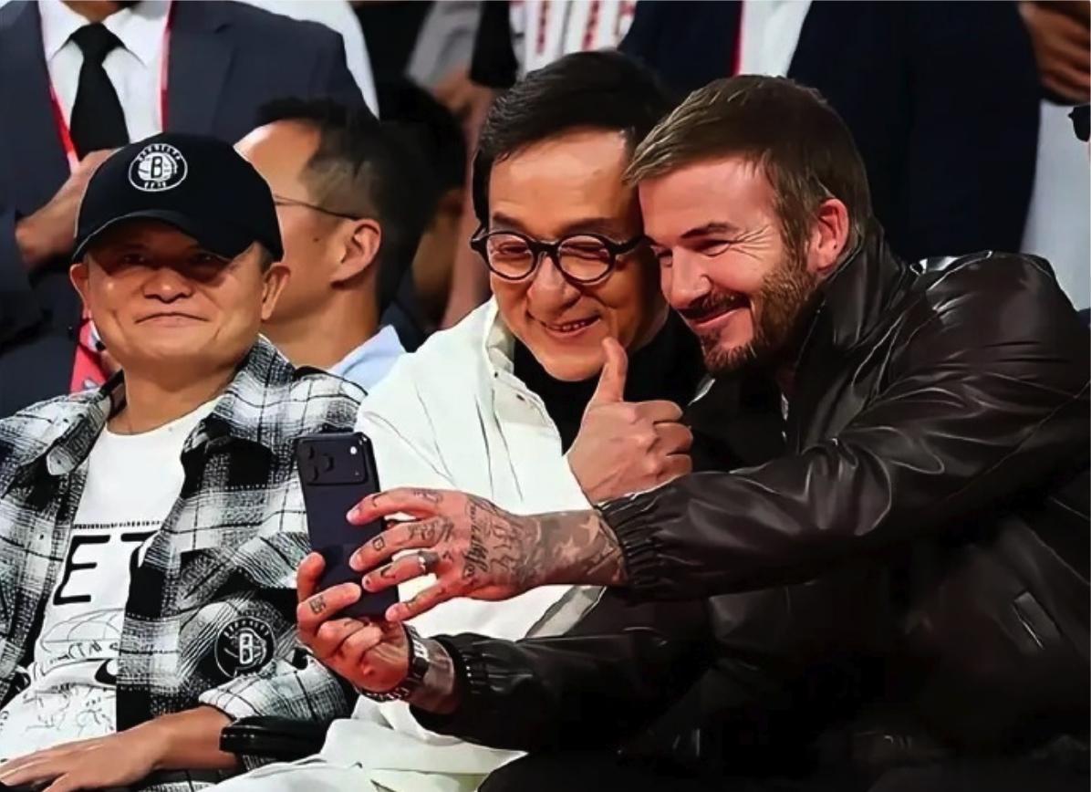 问：这张照片打一个人名.....答：马克龙.....[流鼻血