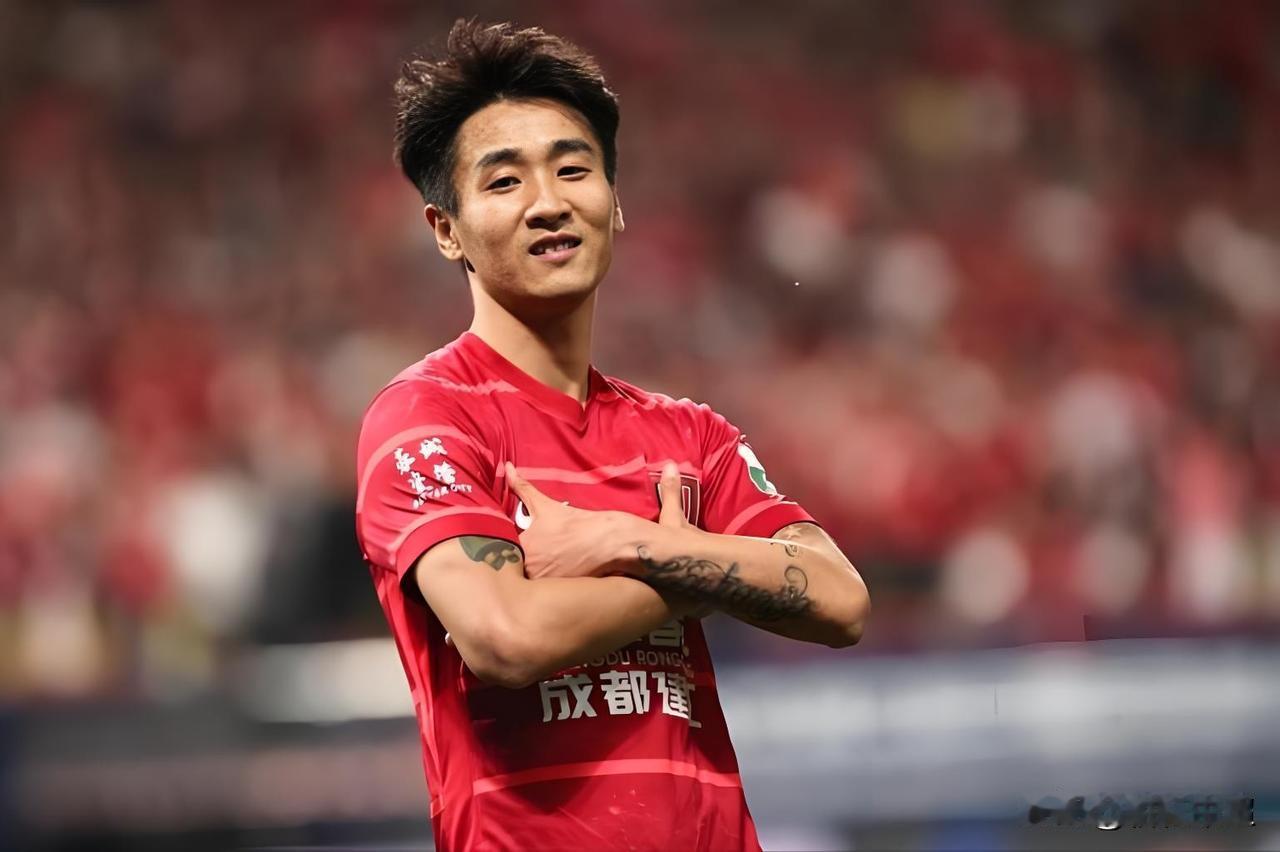 有点意思！蓉城队居然成为了专治各种问题球员的球队。韦世豪的爆脾气应该是中超球员