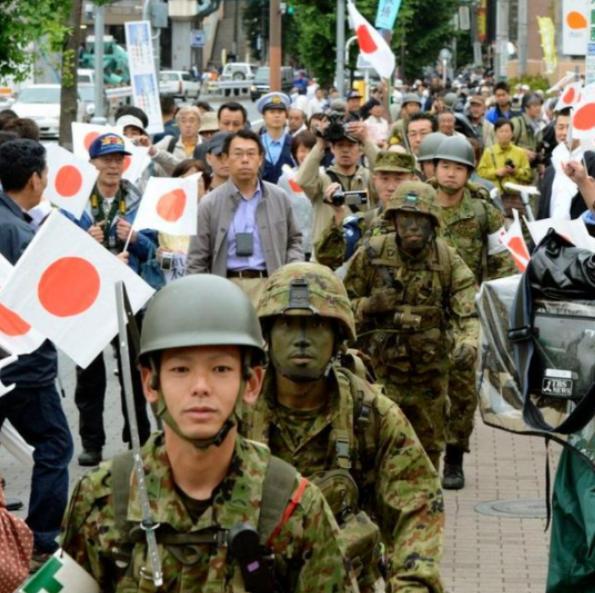 日本现在是不是在备战？直接说答案，很有可能。现在日本的国运衰落速度快得惊人，日本