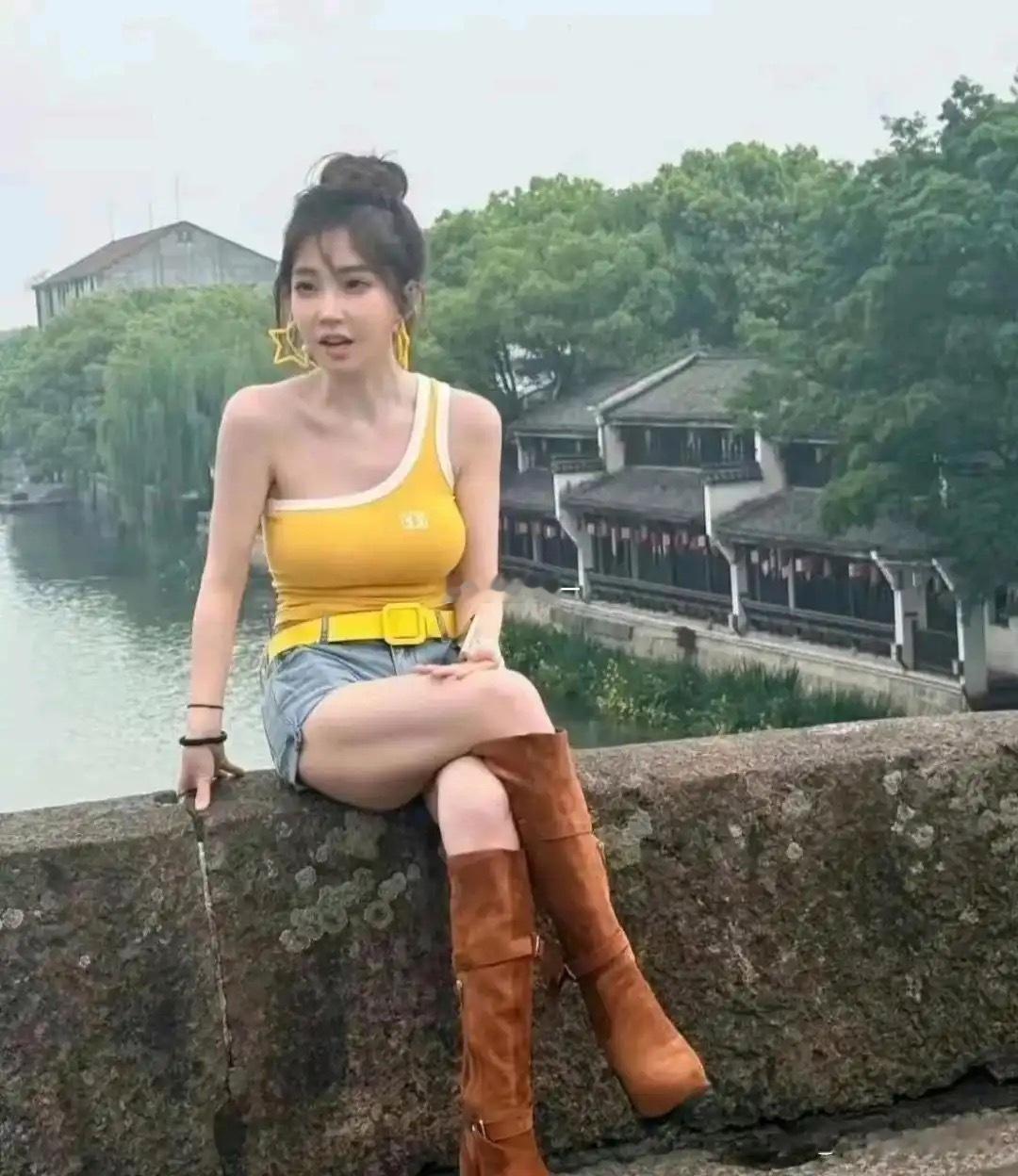 大网红冯提莫35岁了仍然坚持在户外直播，大家还记得她吗