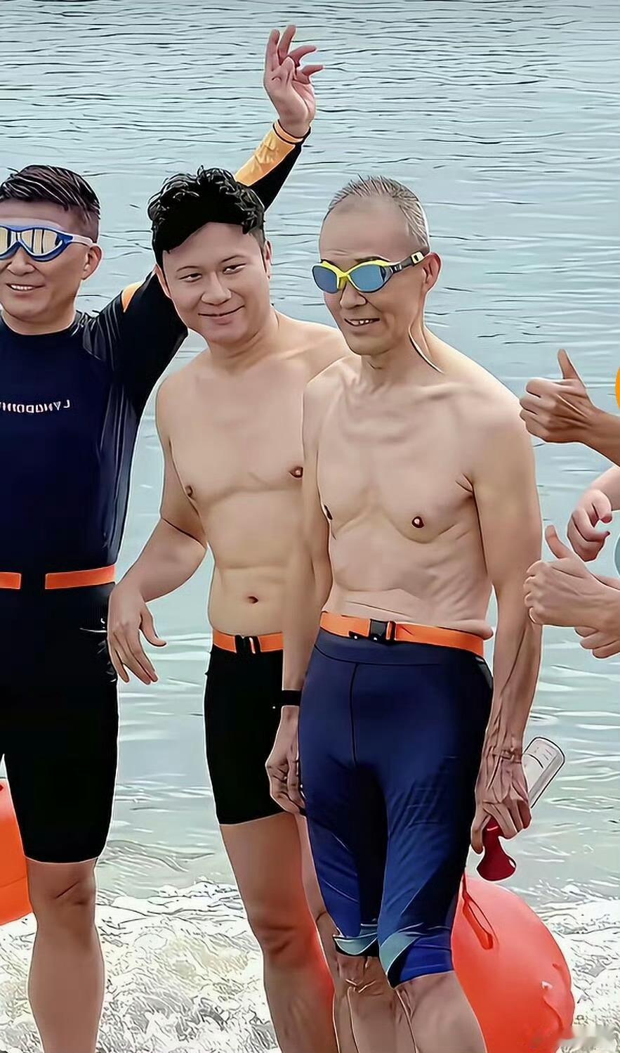 王石这健身怎么健的，男人健身练胸肌不是基操吗？他这一点胸肌没有，都下垂了[doge]