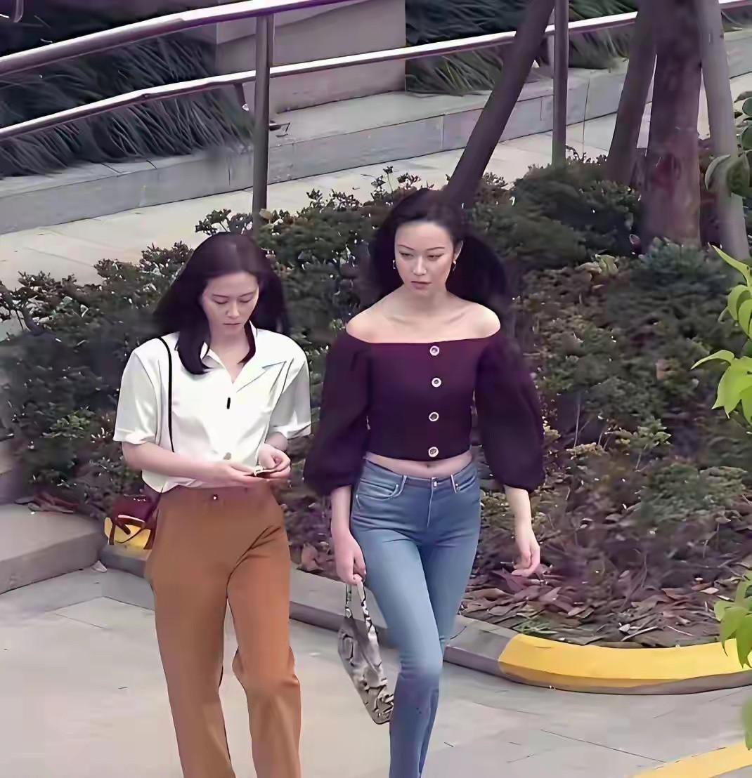现在才知道倪妮身材的含金量看一个女人身材好不好，就看她穿紧身牛仔裤的效果
