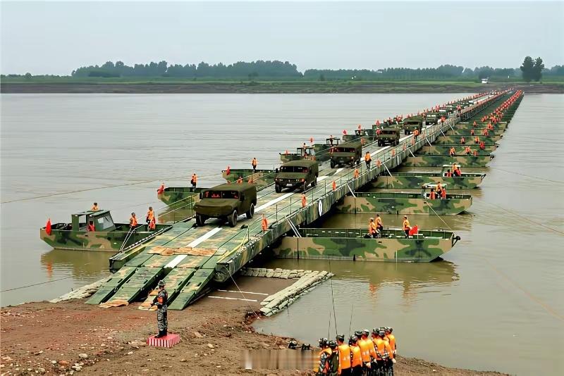 中国“水上搭桥”系统测试引发震动！台海登陆作战，正在走出传统模式！据报道，解放军