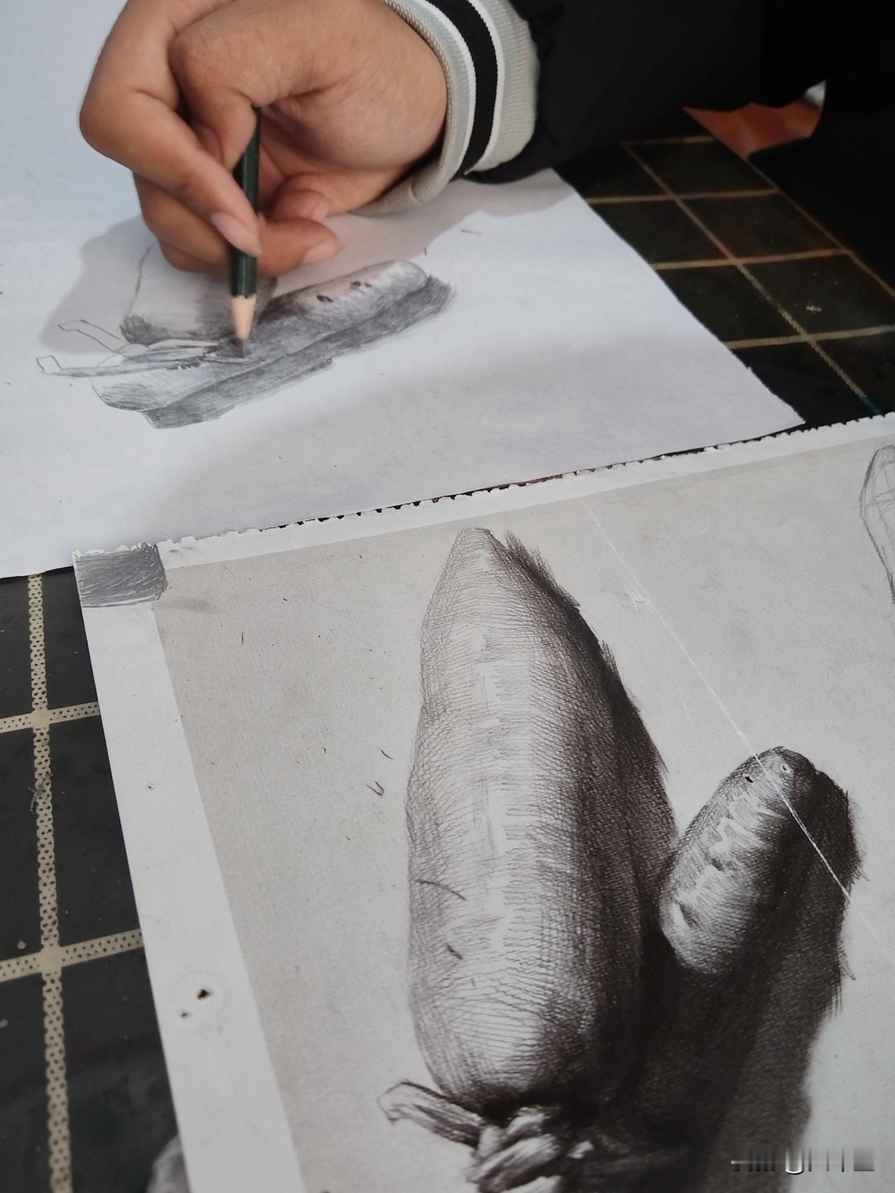 被一个老太太叫“姐妹儿”[笑着哭]今天去买白菜，选好之后老板称重，我在付款，