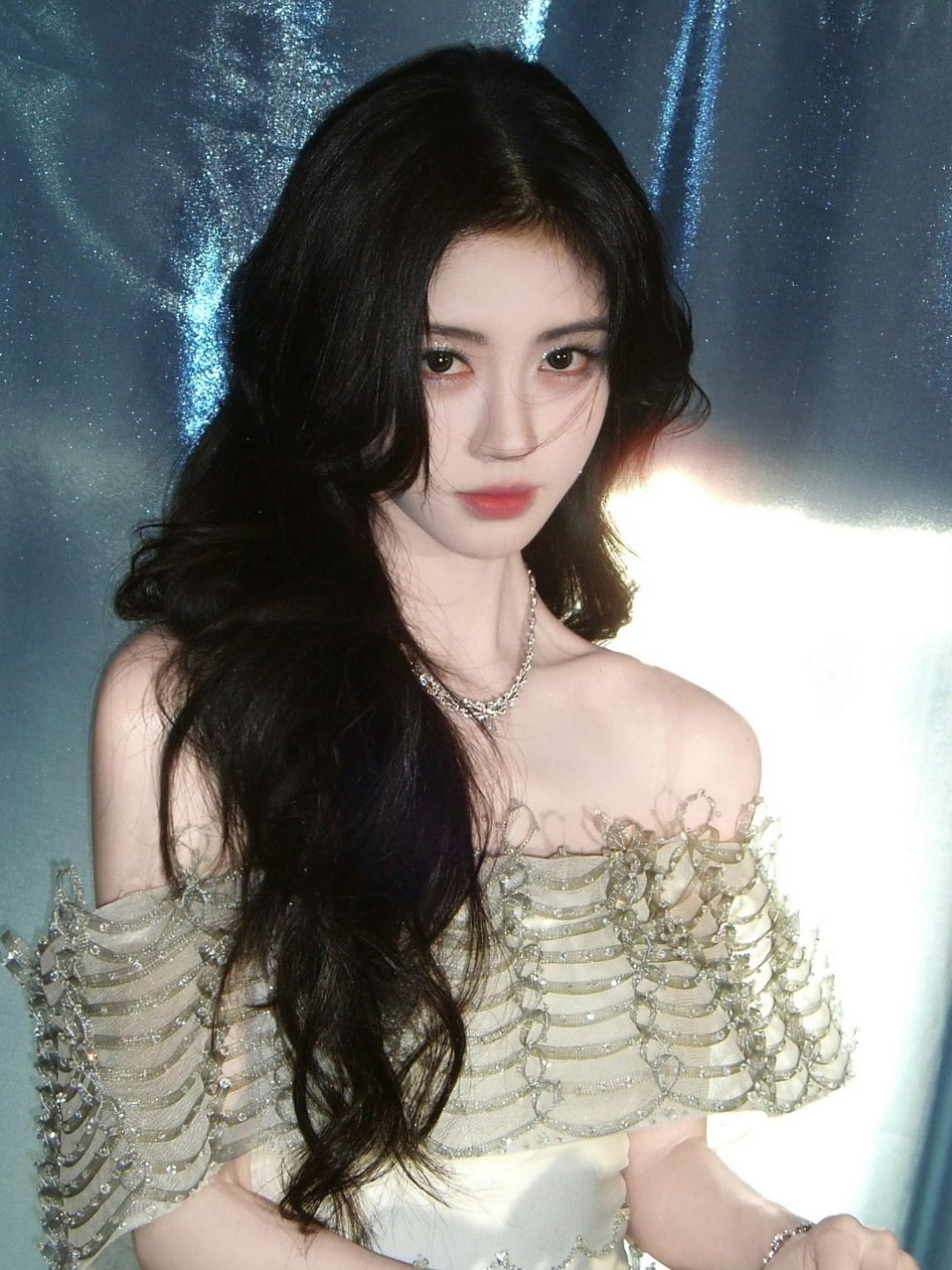 陈都灵祝鞠婧祎生日快乐“四千年美女”鞠婧祎32岁生日当天，陈都灵为《万花世界》
