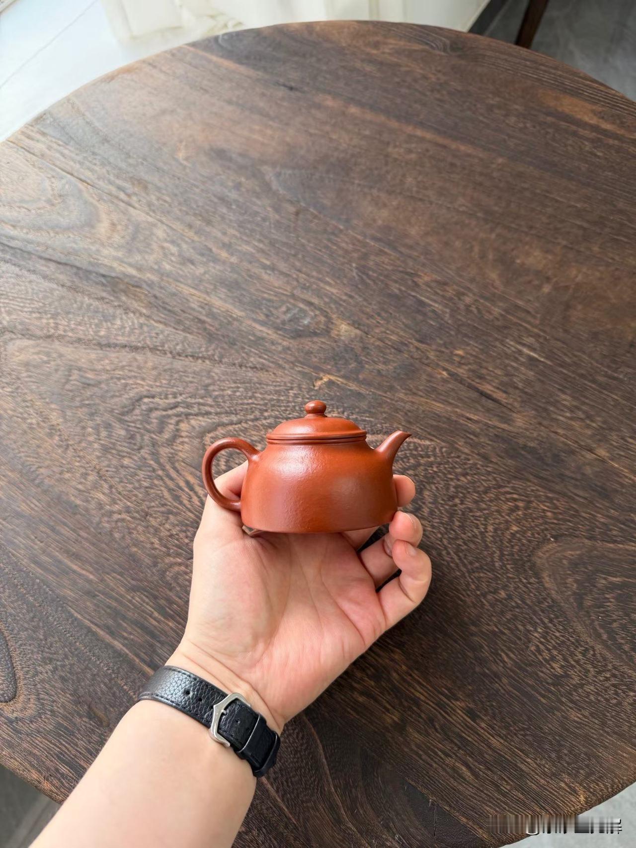 紫砂壶“水色”越亮越好？看完这篇，你也是半个行家！你买紫砂壶时，是不是也习惯先