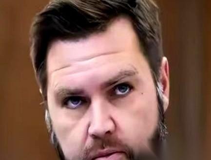 都说万斯是特朗普的影子。我告诉你，这话可能说反了。拜登公开喊话，说他就是个“