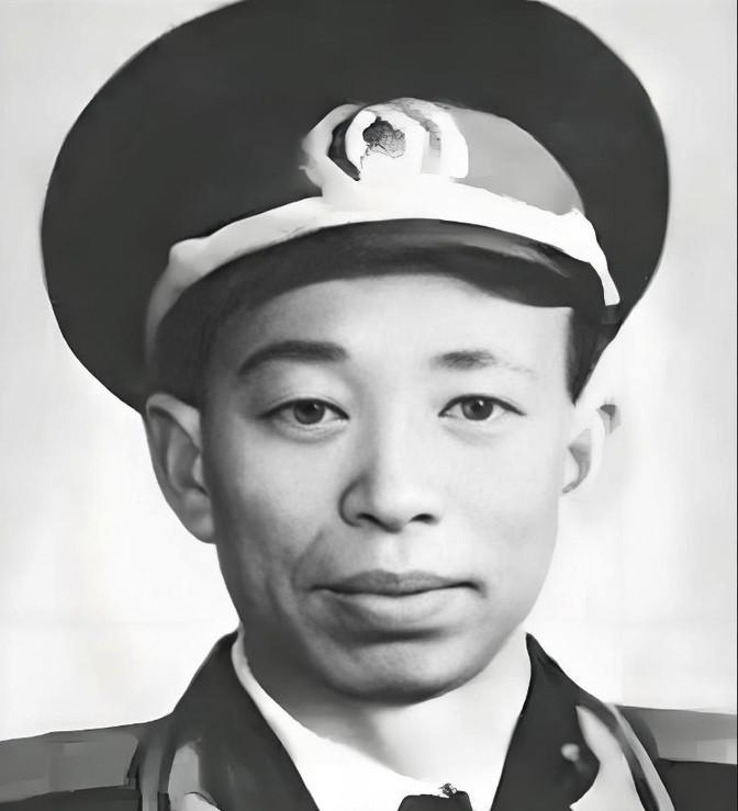 1945年，八路军旅长要处决团政委。临刑前，旅长的警卫员，突然靠近团委松绑，并催