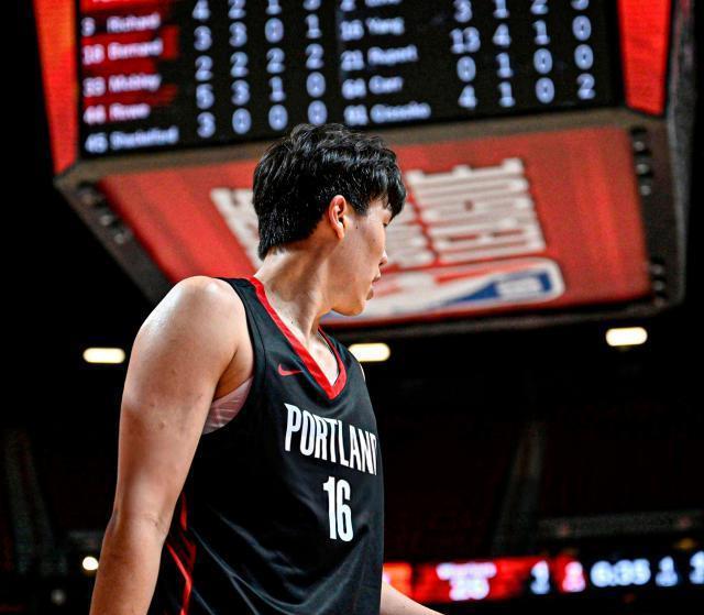 别把杨瀚森拿来与周琦比,他们不在一个起跑线上,结局也不会一样!最近发现个帖子,