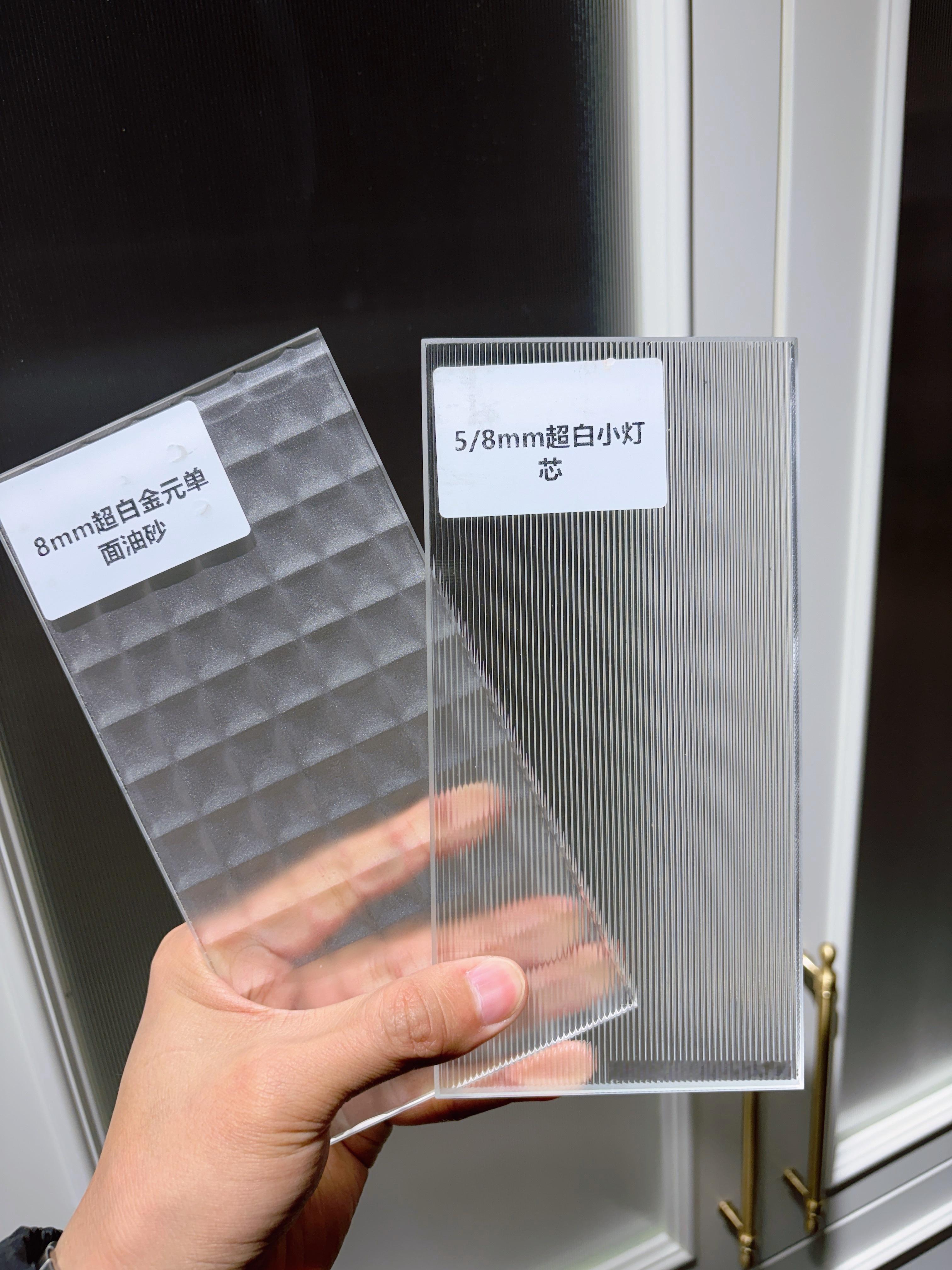 龙二的装修日记主卧梳妆台有个小屏风玻璃，小方格？还是小灯芯？成都