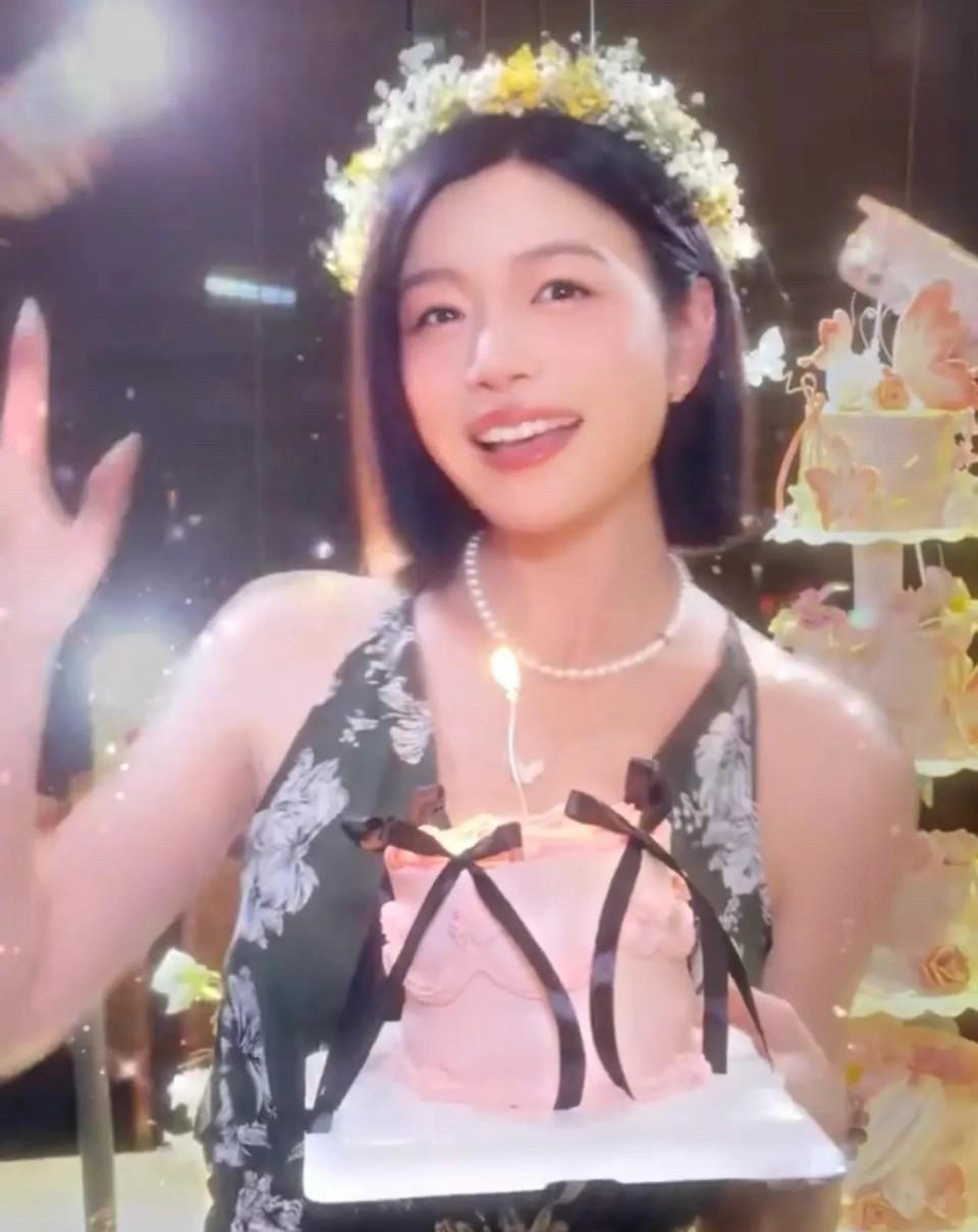 陈妍希现在接触到的都是离婚类型的剧本，她也是挺乐意接这种剧本的，最好男方是那种人