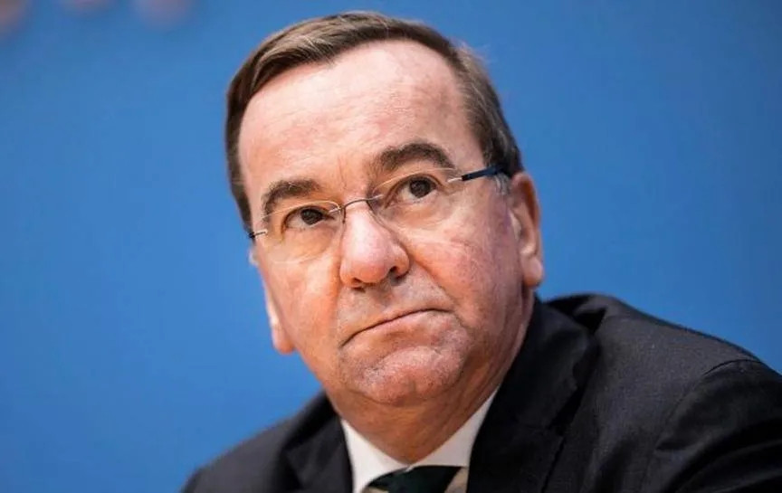 德国国防部长的话确实让人听出了危险！前天，英国的《金融时报》报道，德国国防部长皮