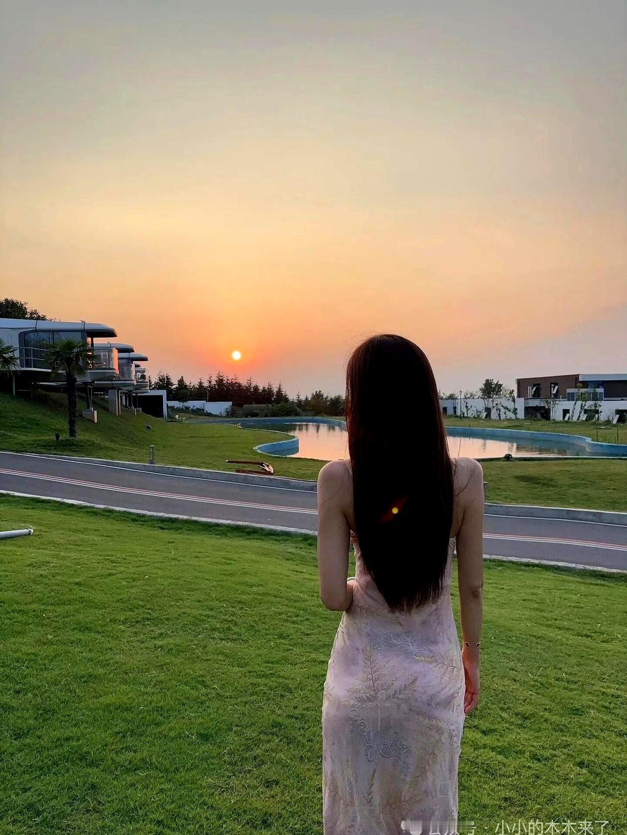 很多男人以为，越主动越能打动人，结果往往是越热情，越让人想躲。说白了，不是女人