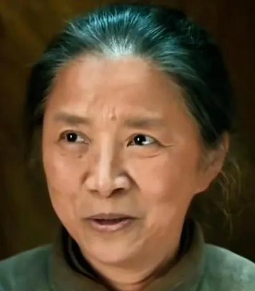 确实很多人都被迟蓬演的山东老太吸引住了。迟蓬在剧中塑造的山东老太形象十分鲜活、真