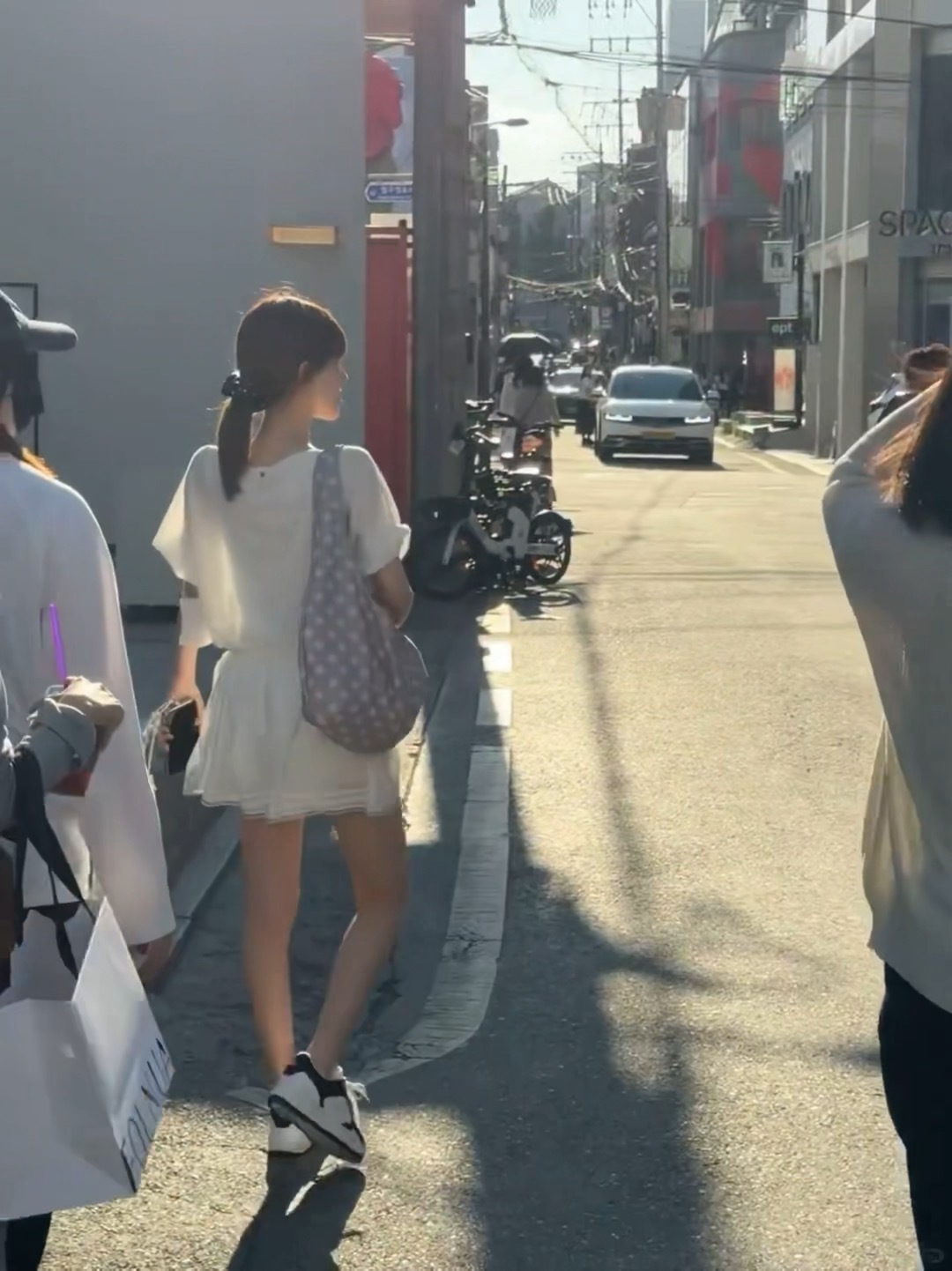 谁来懂一下赵露思这个齐刘海马尾梦回初中贴吧时期好有古早的那种感觉….🫧🪽