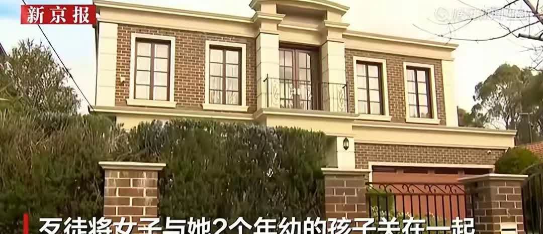 澳大利亚墨尔本5个歹徒持刀闯进华人家里抢劫，39岁的南京男子跟歹徒搏斗，被捅了1
