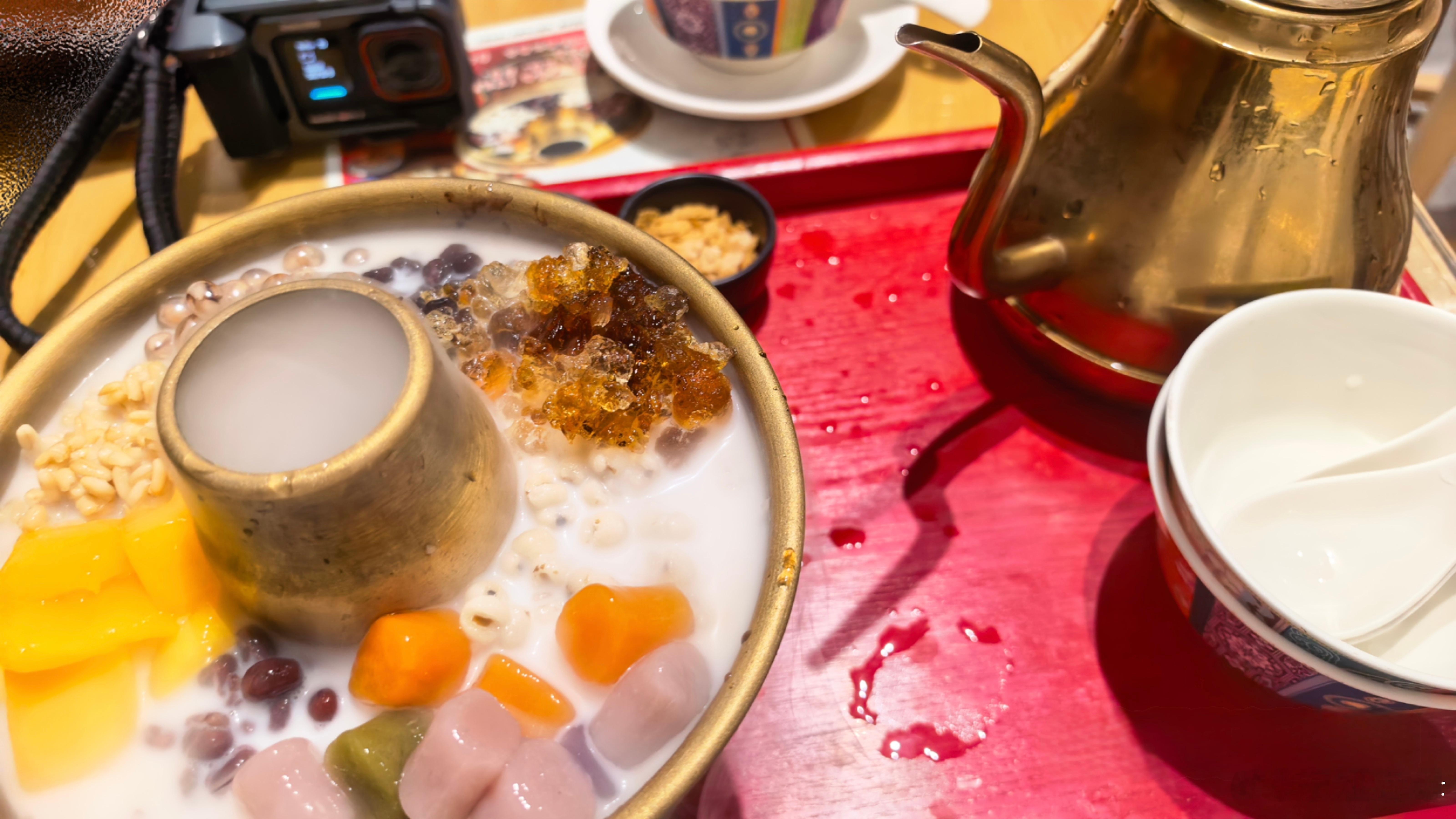 好宝宝之后会发的超长vlog里左上角这个相机主要拍摄的部分是美丽的风景和好吃的
