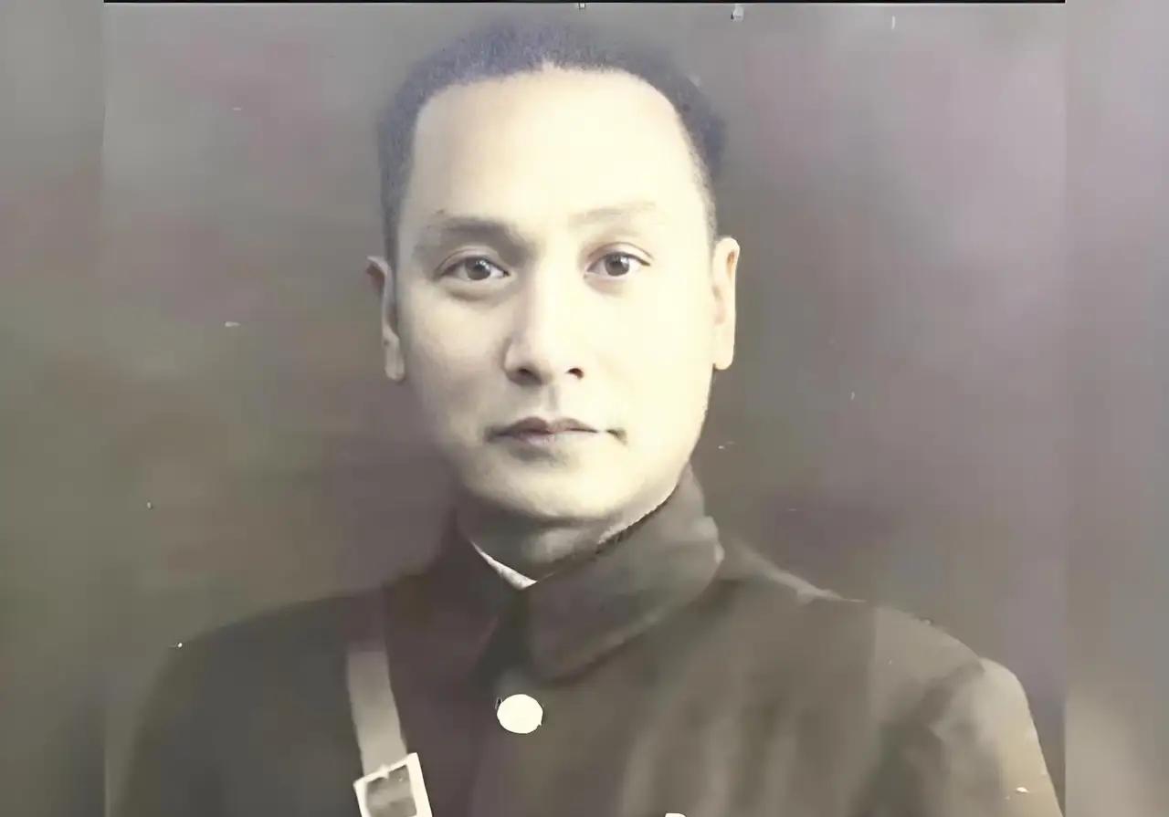 1950年，牵头起义的卢汉没当上省主席，当场愣住。陈赓上前低声解释，卢汉听后瞬间