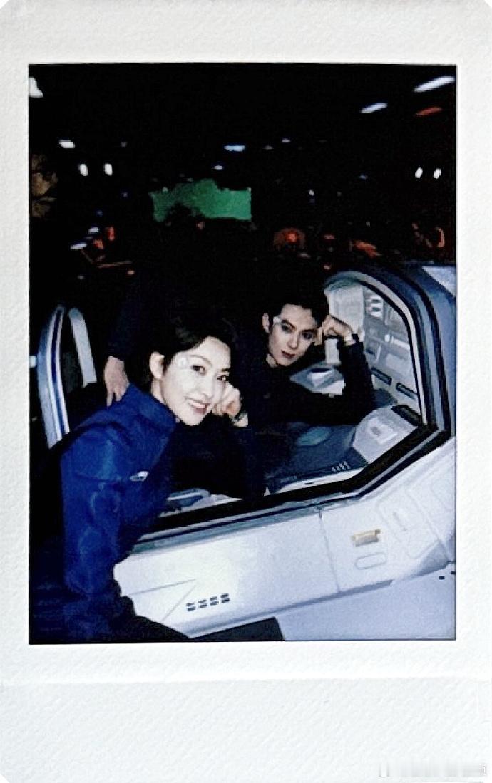 宋茜发了星河入梦拍立得宋茜王鹤棣拍立得合照宋茜王鹤棣拍立得合照，这个星河入梦太可