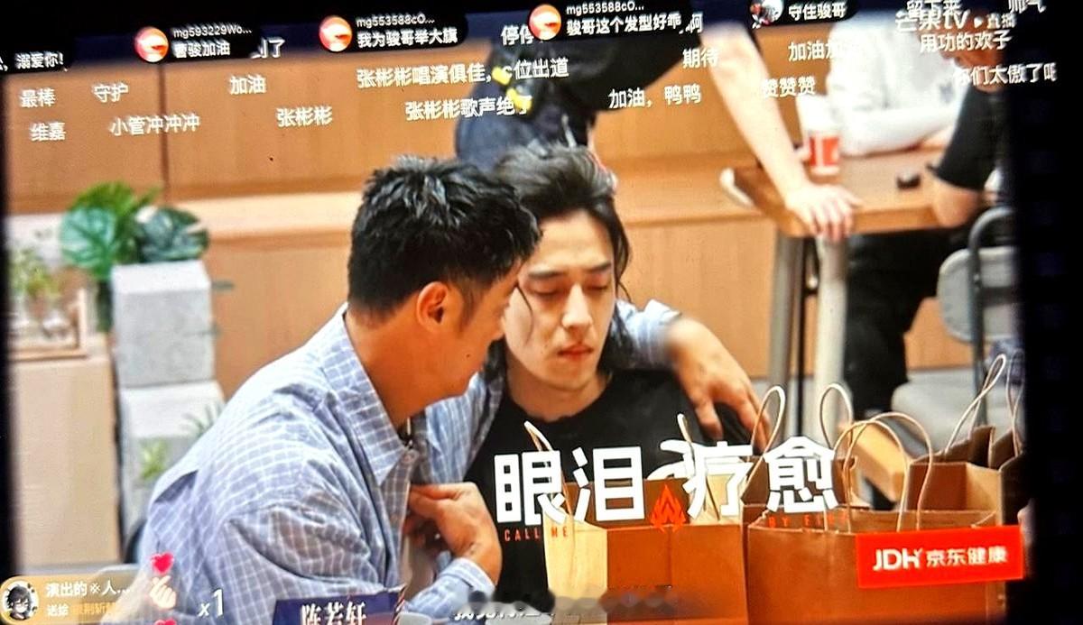 真没想到，一个综艺节目，让我看懂了什么叫“大哥带队”。余文乐这组，简直是教科书级别的。艾热和王以太，