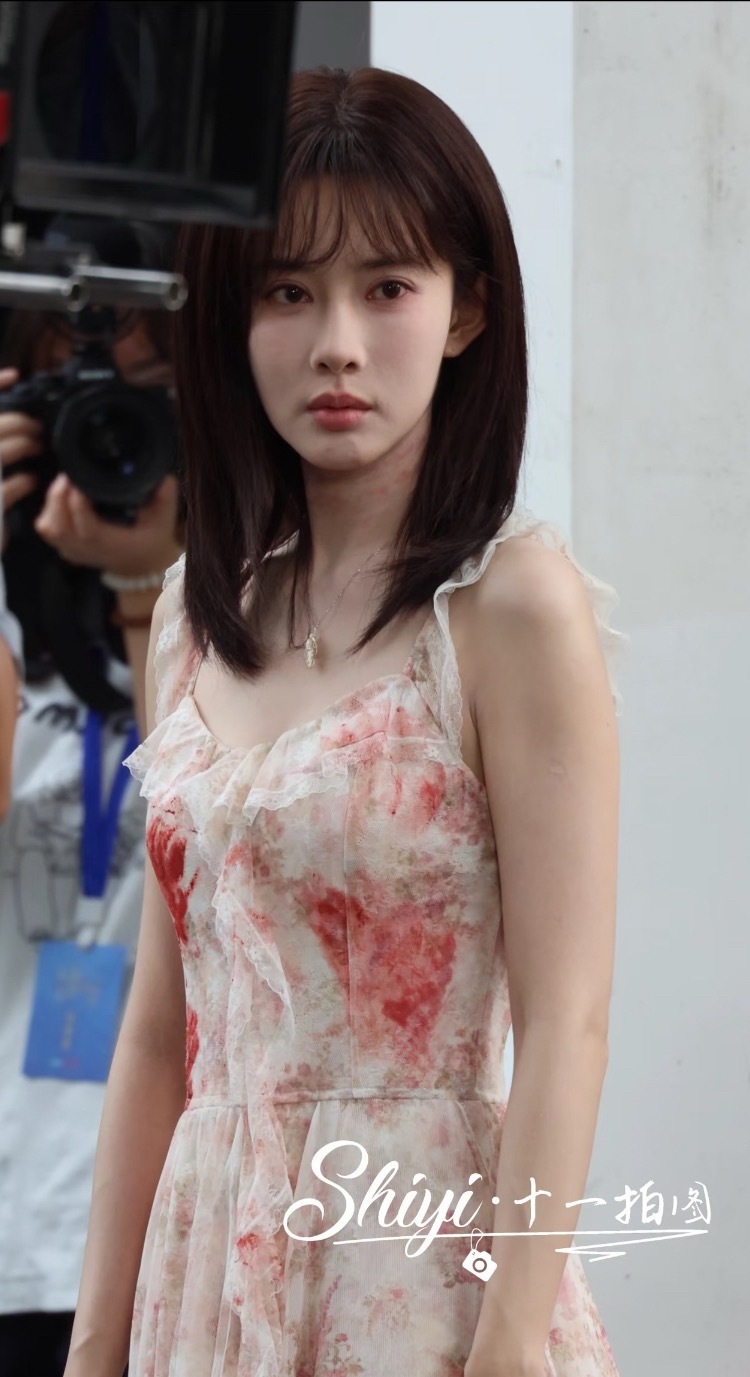 孟子义的脸越来越长了，唇周老化也有些明显了​​​
