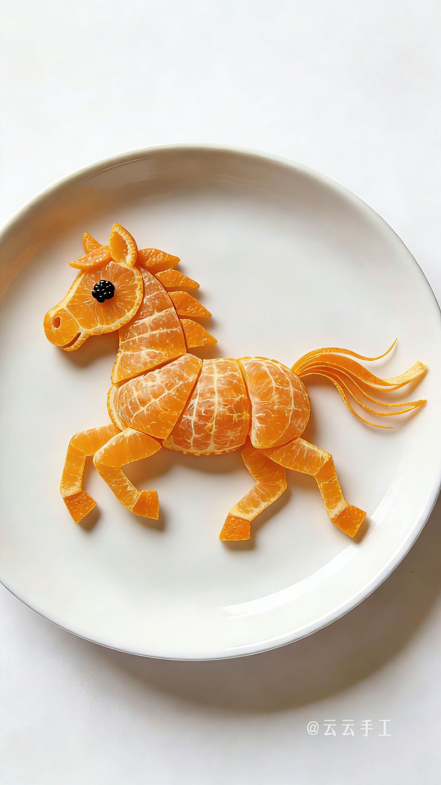 用橘子DIY创意小马摆盘