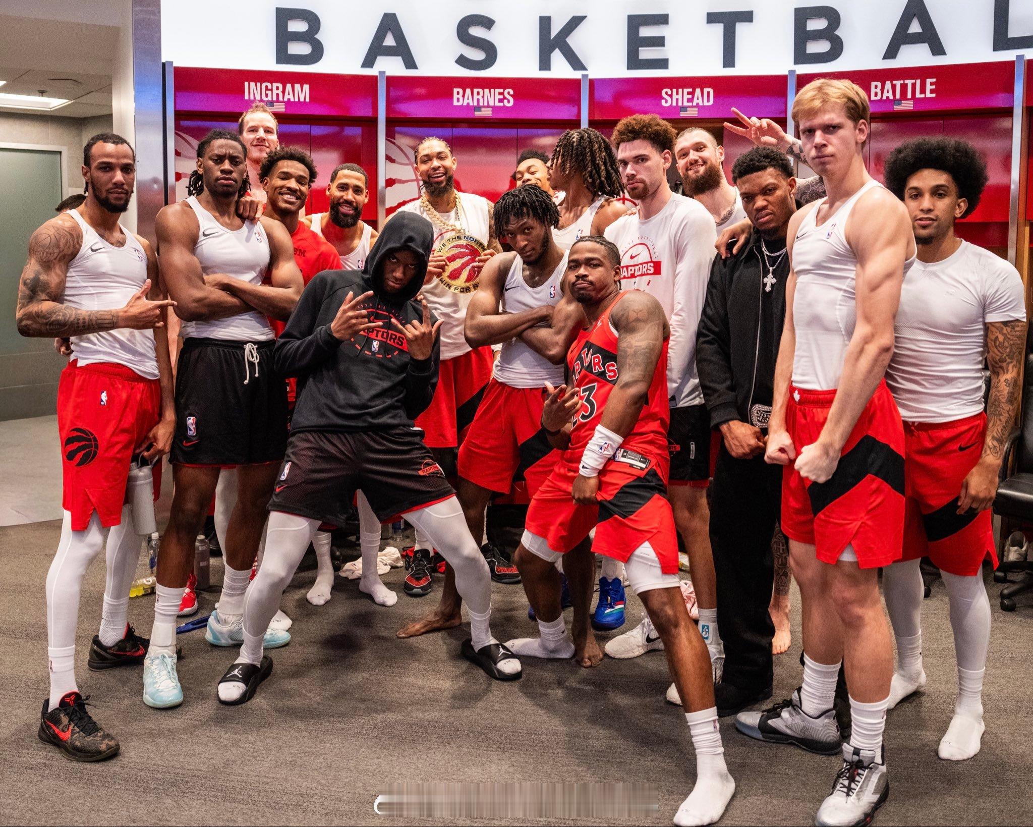 大合照也来了！今天笑得开心！