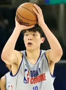 杨瀚森去开拓者打克林根的替补！说实话，开拓者是最有诚意的球队，第一个试训杨瀚森
