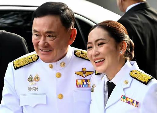 泰国突然宣布了 9月29日，他信向泰王提交特赦申请。 这消息一出来，泰国