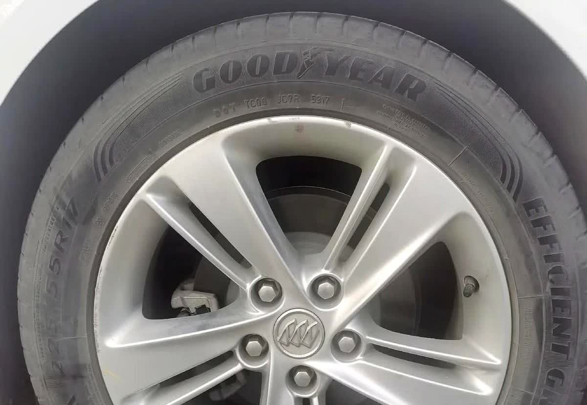 汽车🚗轮胎🛞到时间必须更换吗？18年的车，至今跑了不到7万公里，日常