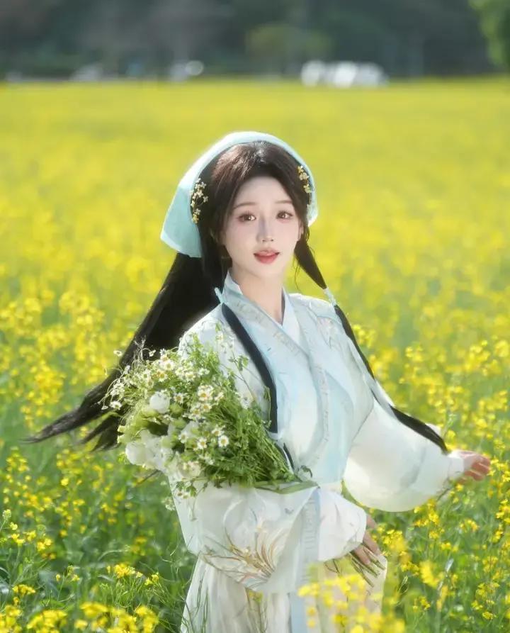 古代官宦人家，继母李宝瑛为让亲生儿子独占父亲荫庇资格，故意对八岁继子周子安处处纵