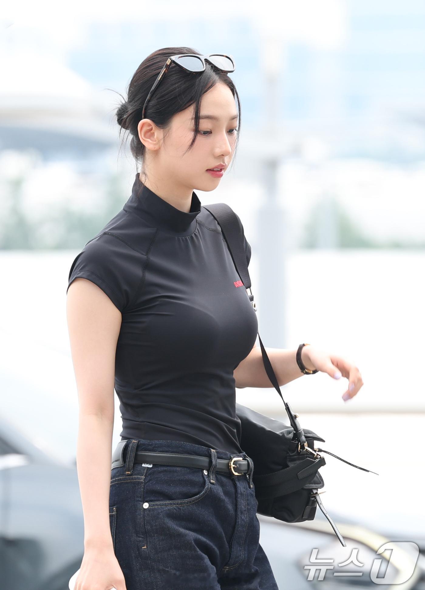 柳智敏今日机场新闻图，Karina名品身材​​​