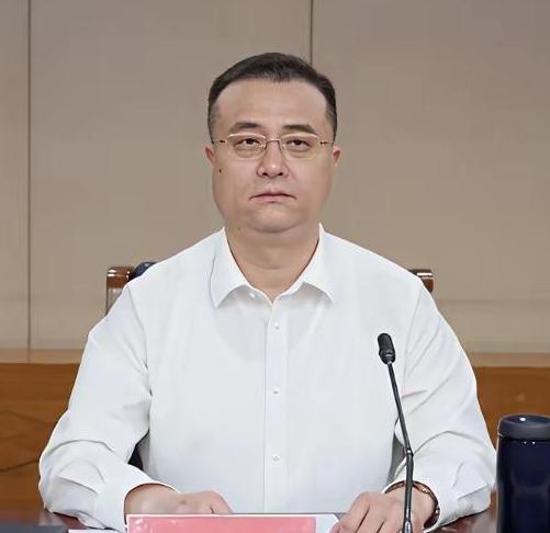 河北望都县，曾勇挑重担的80后冯涛，还是跟前前任去了同一地方保定市望都县，千