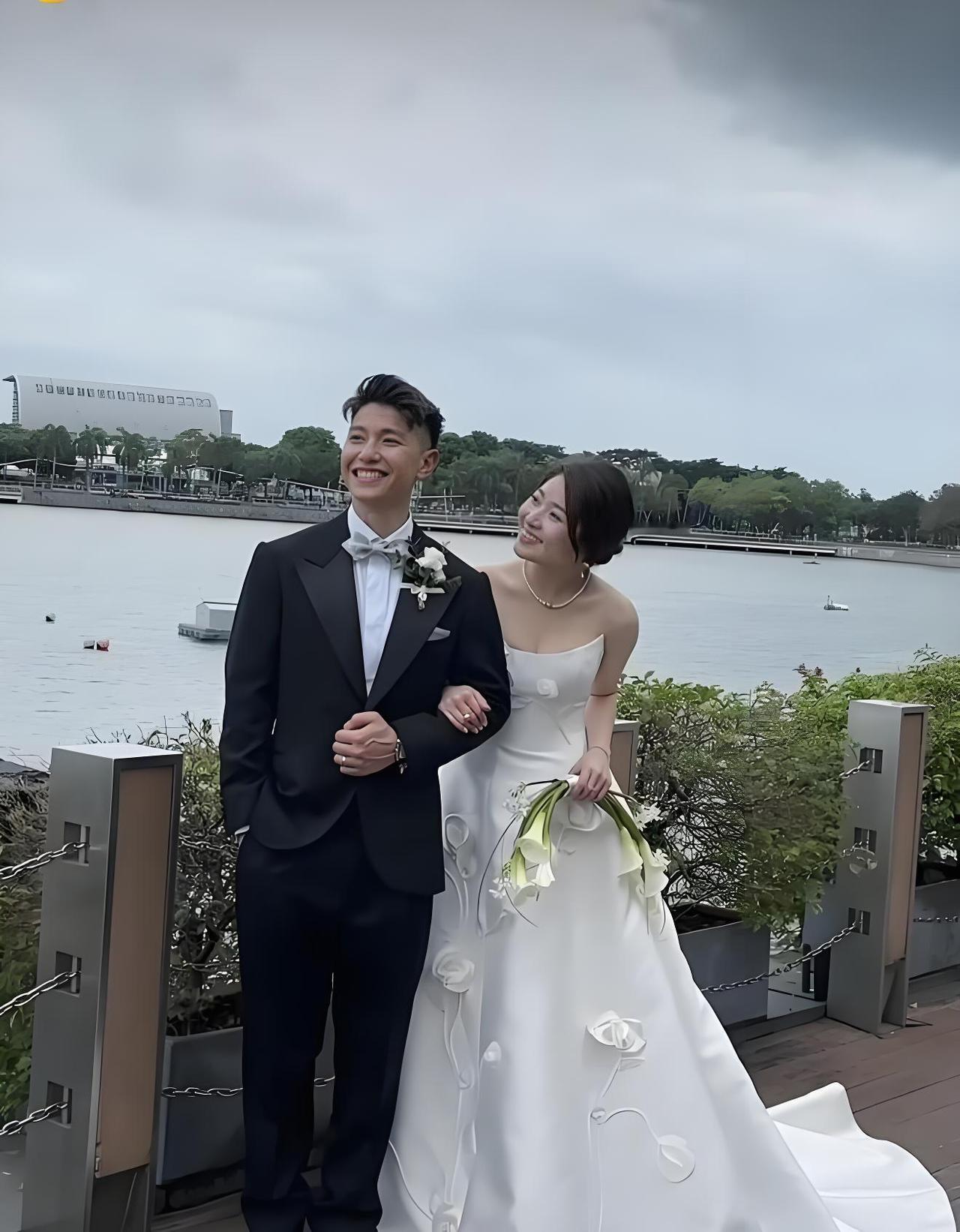 猝不及防，不管有没有女儿，很多人都被许绍雄的宠女羡慕哭了。 许绍雄曾豪掷7