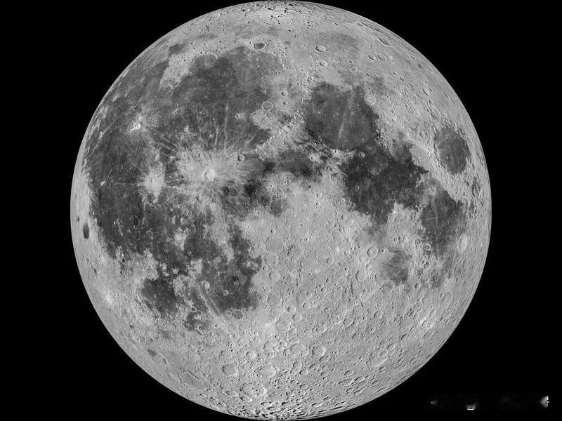 地球和月球的形成一直是科学界热议的话题。大约45.4亿年前（±0.05亿），地球