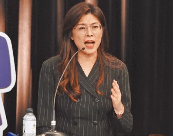 果然不出所料，国民党主席郑丽文再次强硬表态，称任何人不需要，也不必要给国民党中央