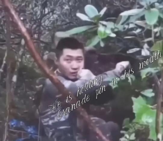 中国军队就是牛！印度公布的震撼画面给出答案——对峙中，我军两名边防战士被重重包围