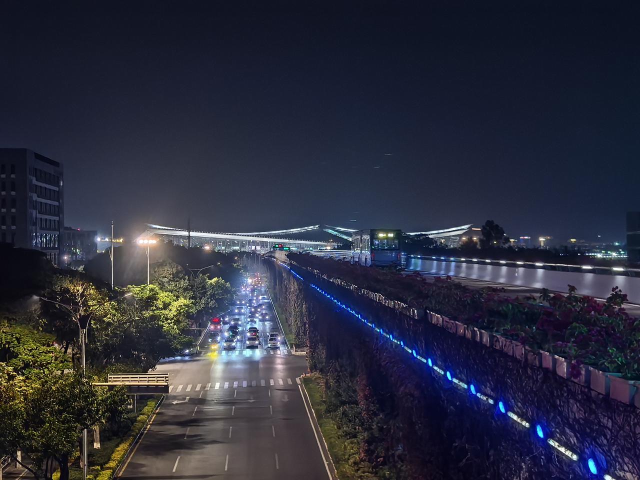 寄宿高中生，周日回校报到。。。