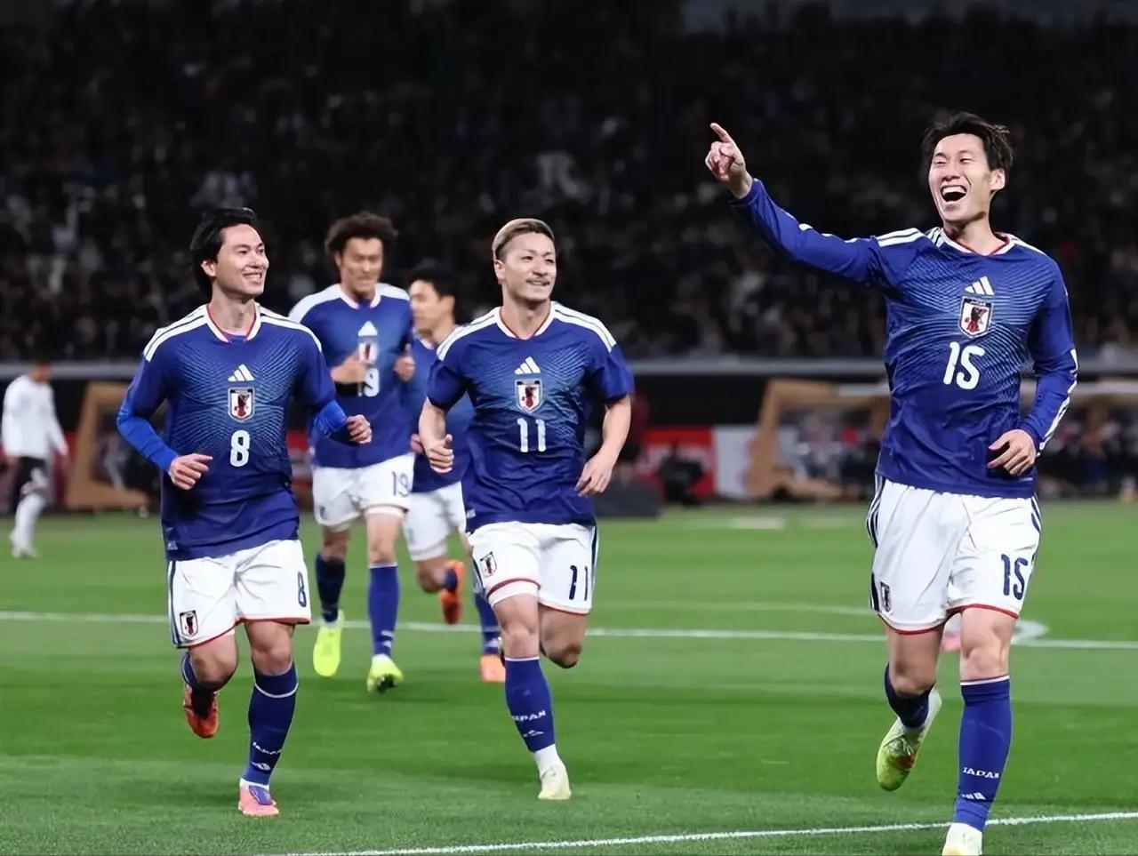 两度落实两度扳回，日本队依靠中村敬斗和小川航基进球2：2战平世界无冕之王荷兰队，