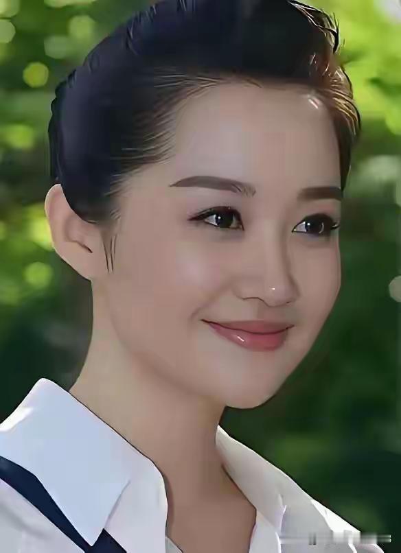 50多岁了，颜值还这么惊艳？跟年轻时相比根本沒变老，岁月似乎拿她沒办法似的！到底