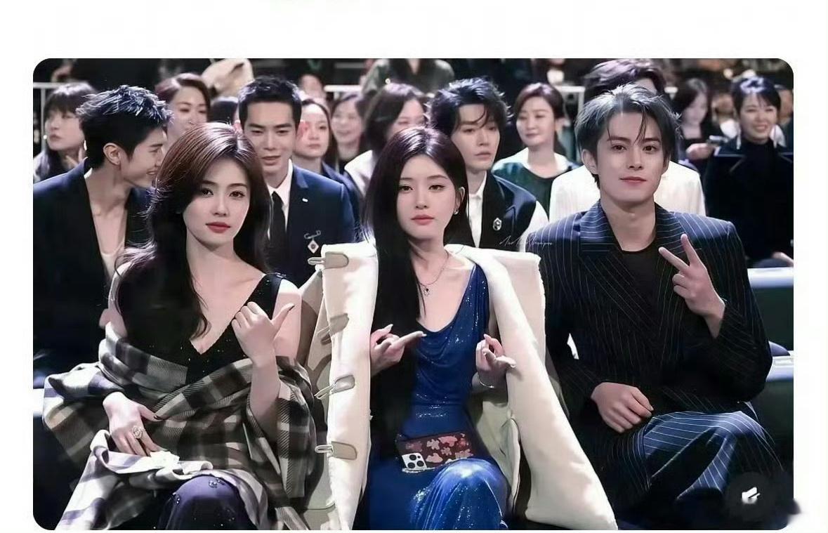 白鹿掉粉近百万王鹤棣救白鹿，🫘上都说职高三兄妹全部落网三个人台词不怎么提高，却