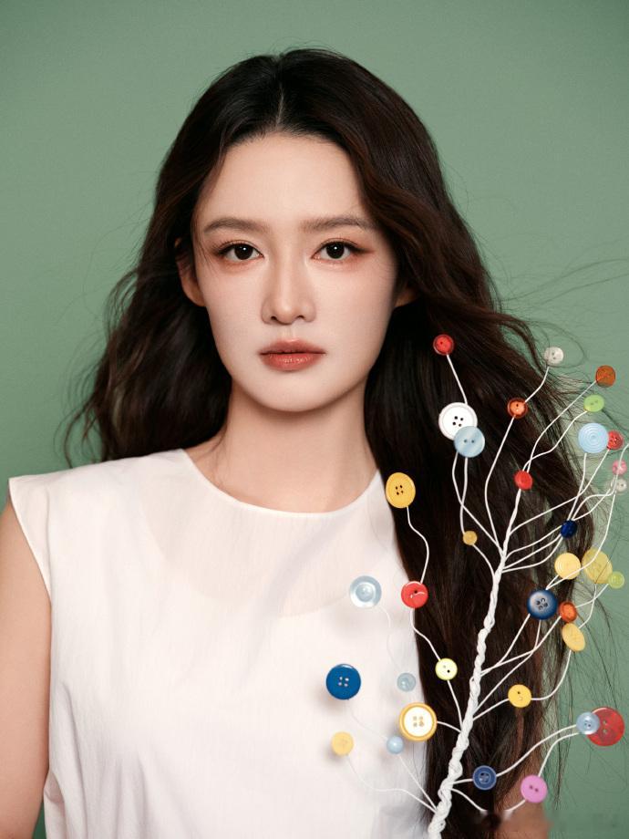 1、古装女性励志剧《一纸千金》女主目前在接触的是李沁？2、刘亦菲《咸雪》快要开机