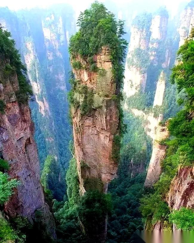 一个男人，拼死拼活搞到钱了，脑子里第一个蹦出来的念头，八九不离十，是找个女人。