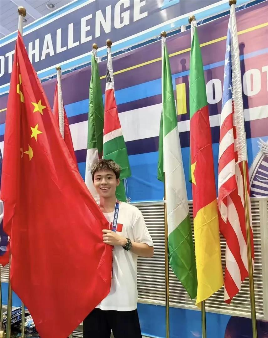 蔡国庆15岁儿子又拿国际大奖！身高近1米8，星二代这条路走得比谁都硬核