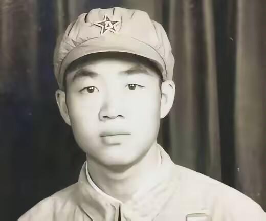 1951年，志愿军张典文擅自朝美军帐篷开了一炮，连长大怒，正要处罚他时，团长紧急