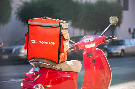 美国外卖巨头DoorDash将日常任务交给中国Kimi模型处理，保留美国模型仅用