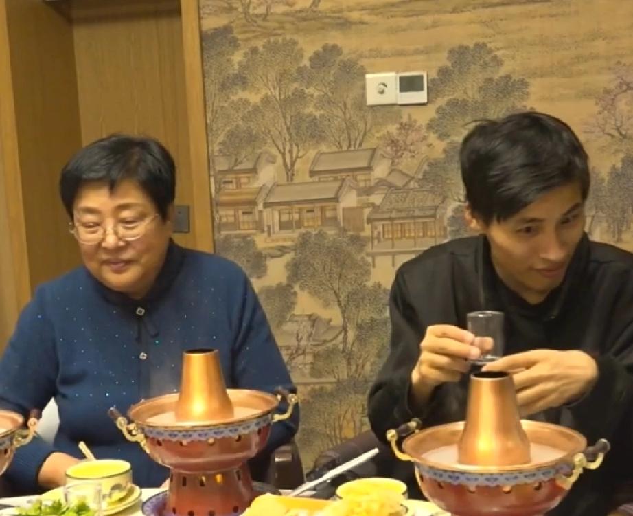 寻亲的张云鹏先生来自加拿大，他9岁被养父母收养到国外，不知道他的亲生父母在丢